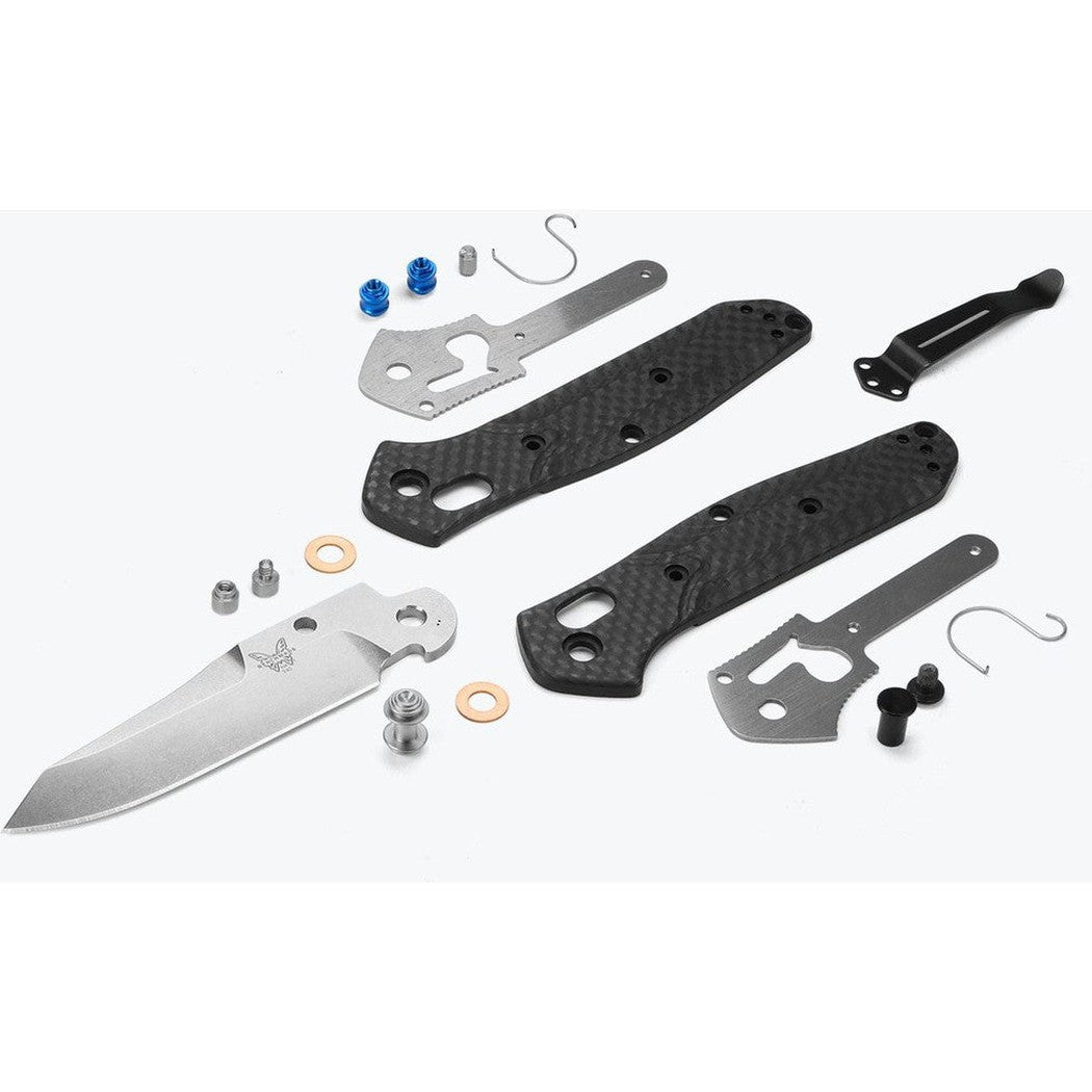 A top-down view of the Benchmade 945 Mini Osborne knife kit with charcoal/ graphite handles and a white background.