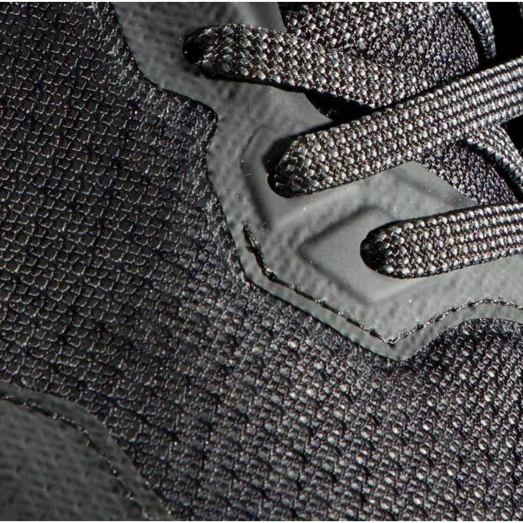 Close-up of the Mammut Sports Group Sertig II Mid GTX Men showing the black fabric upper and laces.