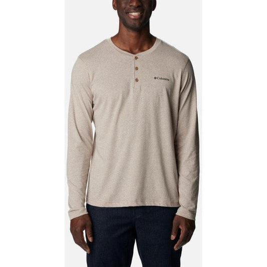 A front view of the Columbia Sportswear Men's Thisltetown Hills Henley in Delta Heather on a model against a white background.