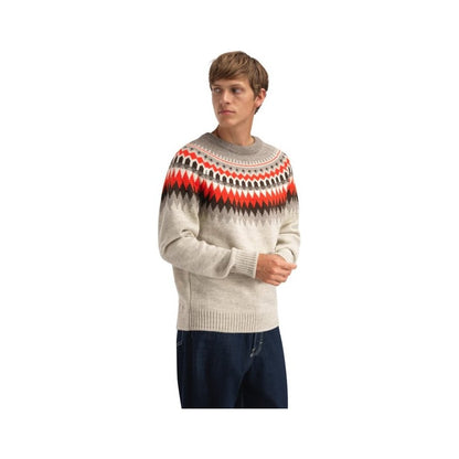 A front view of the Dale Of Norway Losna Masc. Sweater-SAMPLE in BirchVanCoffee on a model wearing dark jeans against a white background.