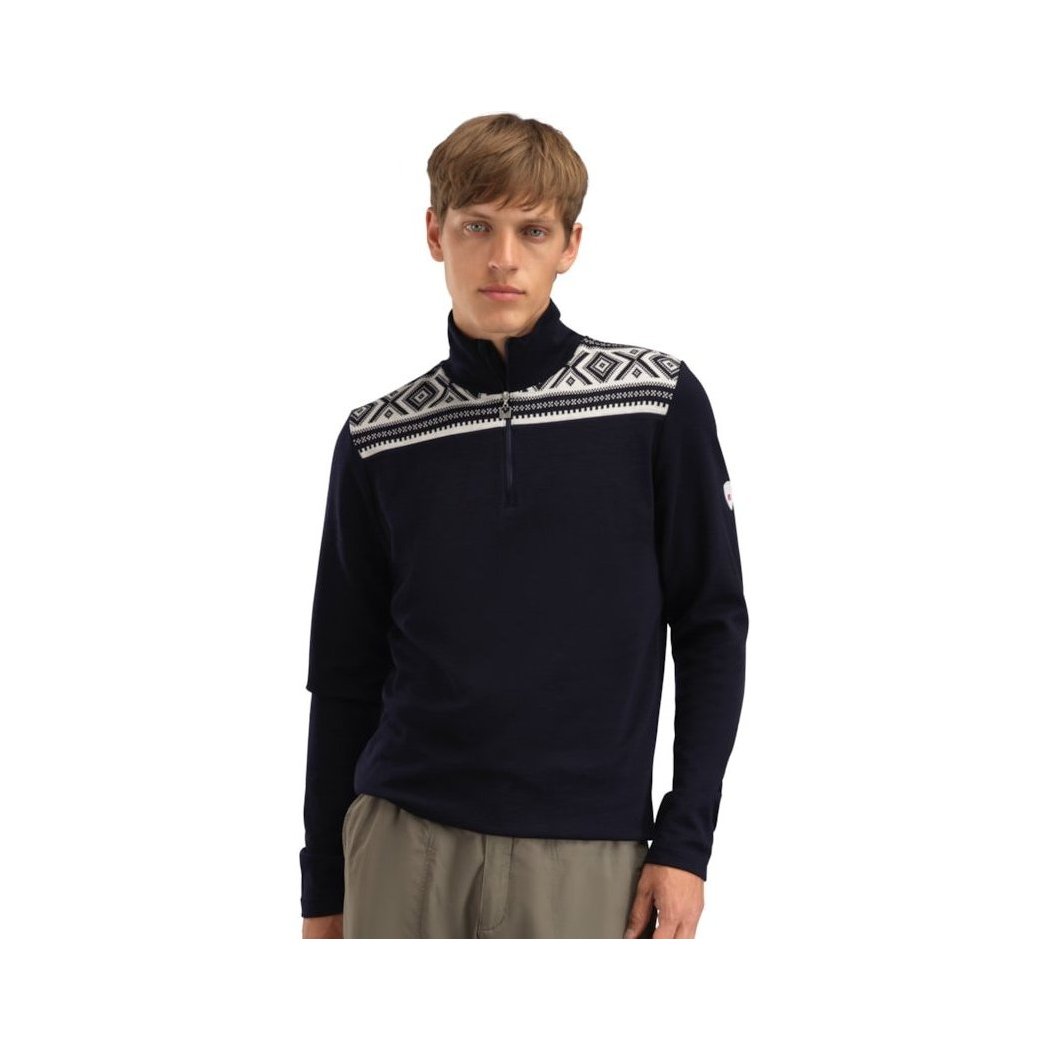 A front view of the Dale Of Norway Men's Cortina Basic Sweater-SAMPLE in Navy on a model against a white background.