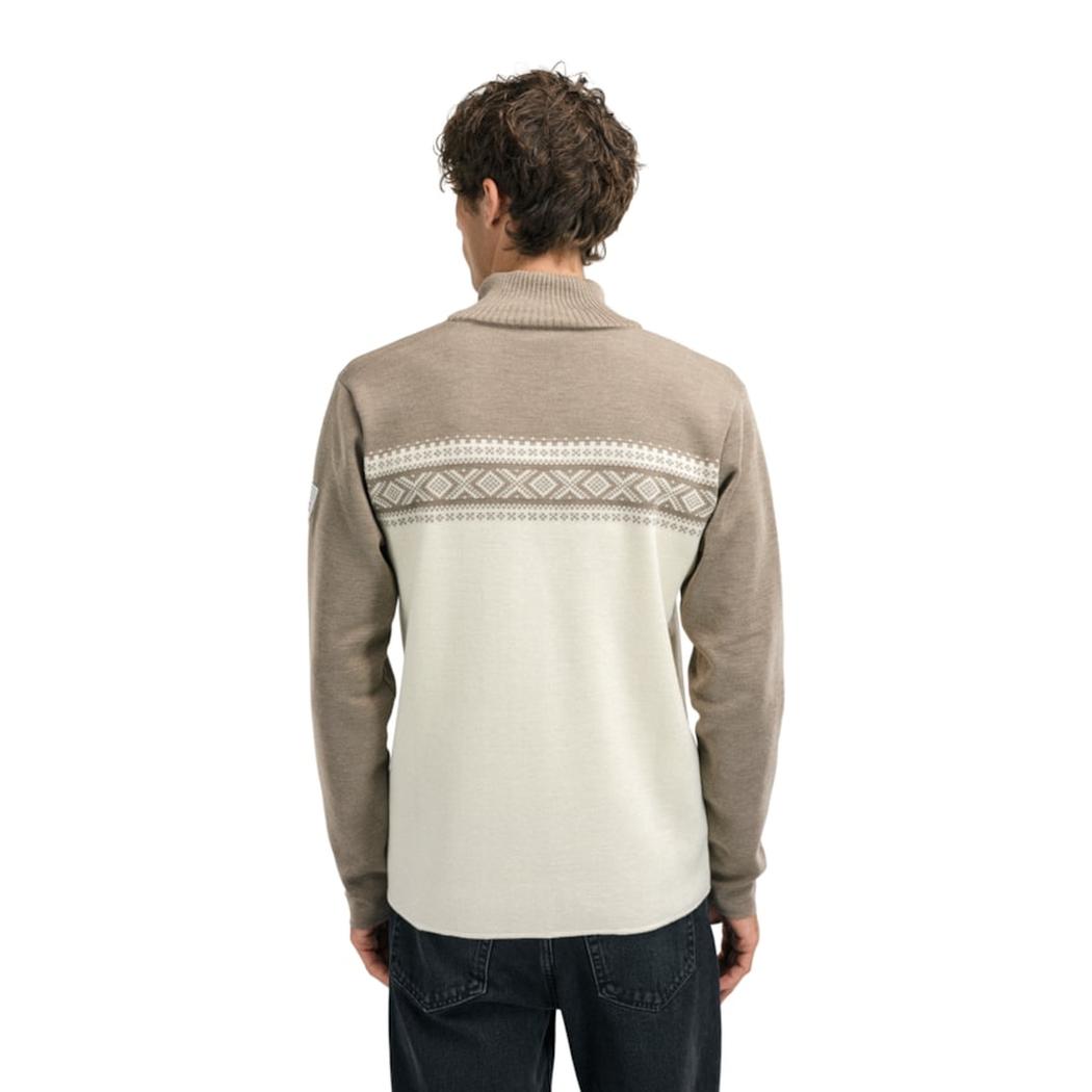 Back view of the Dale Of Norway Men's Dalestølen Sweater in Navy Offwhite on a model against a white background.