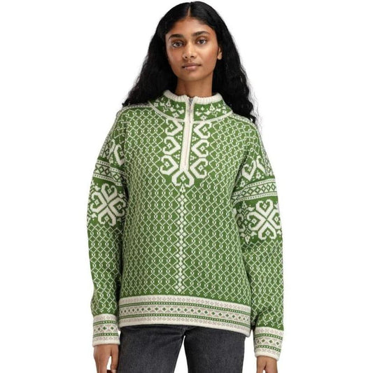 A front view of the Dale Of Norway Women's Leknes Sweater in Springgreen Offwhite Sand Mel on a model wearing dark jeans against a white background.