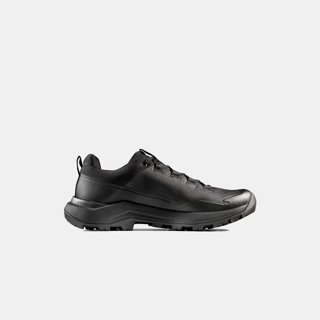 Side view of the Mammut Sertig III Low GTX Men in Gabbro Strata with a rugged outsole against a plain white background.
