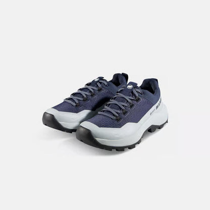 Side view of the Mammut Sertig III Low GTX Women in Marine-Platinum with a white background.