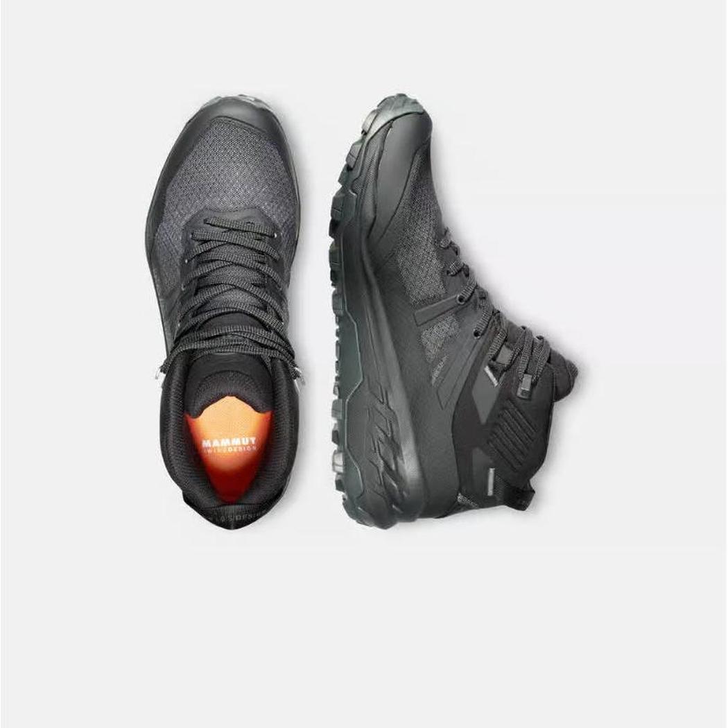 Top view of the Mammut Sports Group Sertig II Mid GTX Men in Black showing the lugged outsole against a white background.