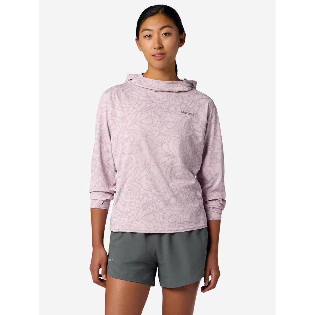 A front view of the Marmot Women's AirExchange SolarShield Hoody in Dust Twirl on a model wearing gray shorts against a white background.