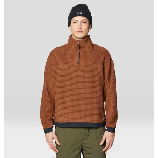 A front view of the Mountain Hardwear Summit Grid Big Grid Half Zip in Cocoa Brown on a model wearing olive pants against a light gray background.