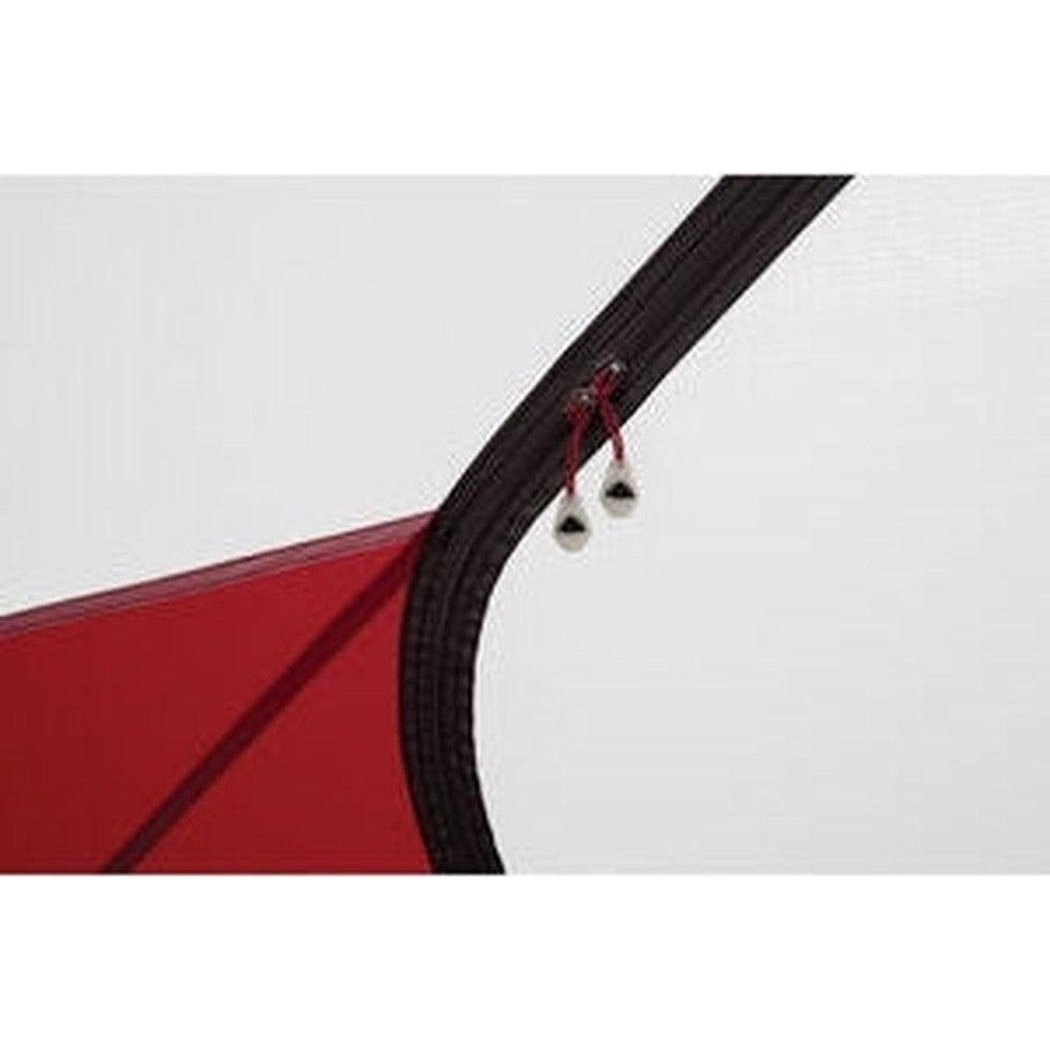 The MSR Elixir 1 tent’s charcoal zipper pull with white beads is shown against a white background.