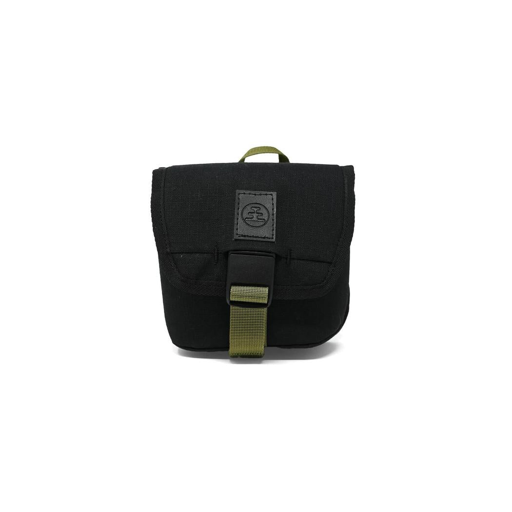 A front view of the Nocs Provisions Standard Issue Pouch in Charcoal with a green buckle and handle against a white background.