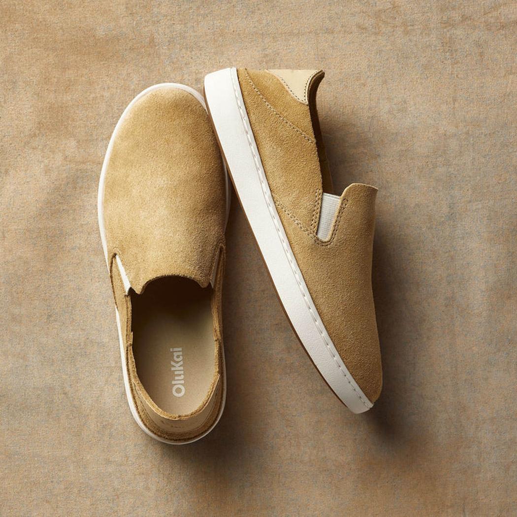 A top-down view of the Olukai Women's Pehuea Luxe in Toastd Coconut on a neutral background.