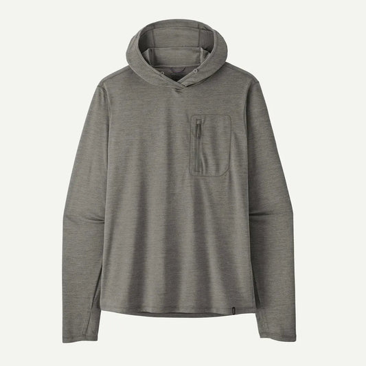 A front view of the Patagonia Men's Cap Cool Sun Hoody in Aquatic Blue - Light Aquatic Blue X-Dye showing the chest pocket and hood against a white background.