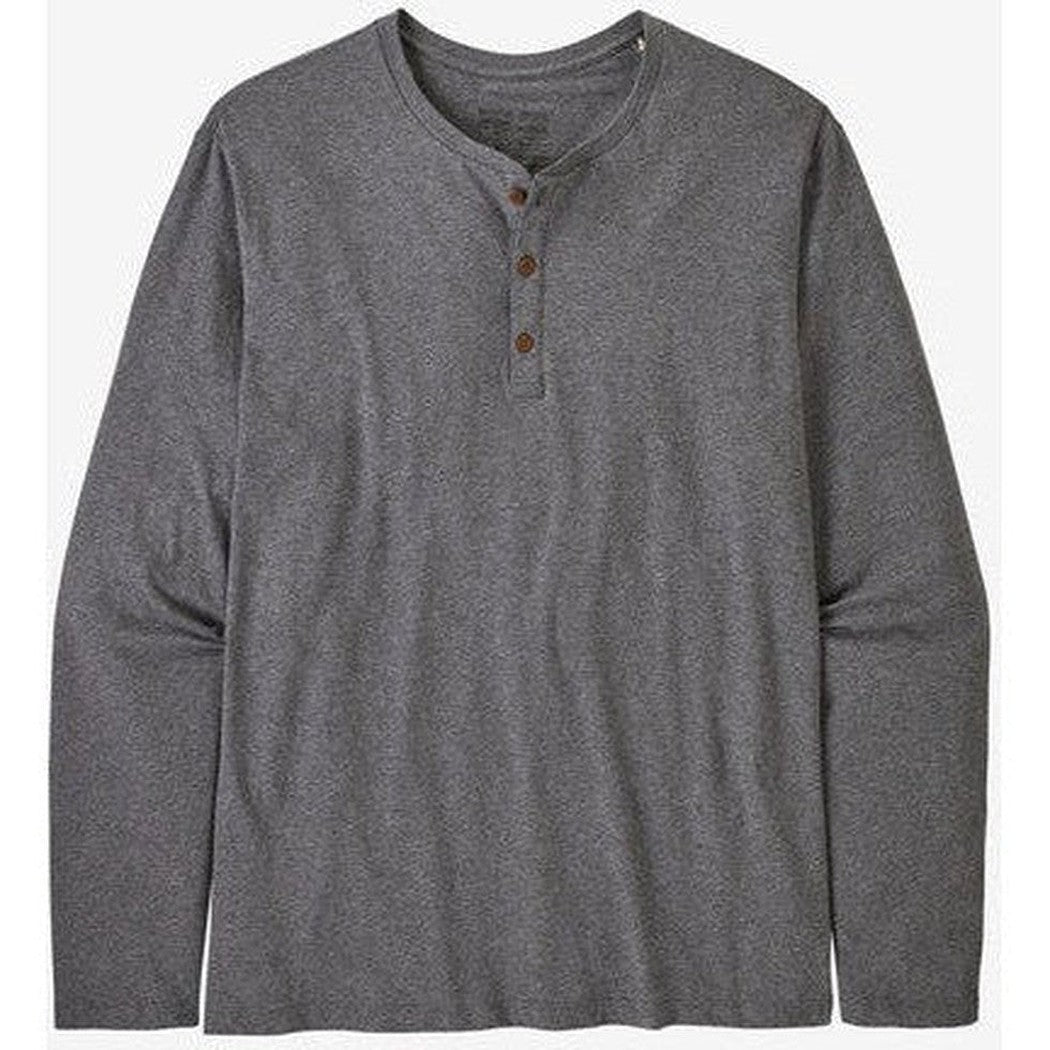 A front view of the Patagonia Men's Long Daily Henley in Noble Grey with three buttons and long sleeves against a plain white background.