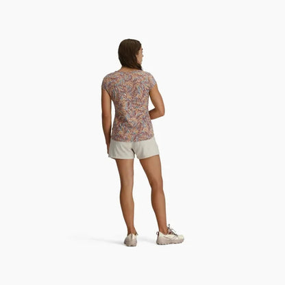 Back view of the Royal Robbins Women's Featherweight Slub Tee in Chalk Marigold Pt on a model against a white background.
