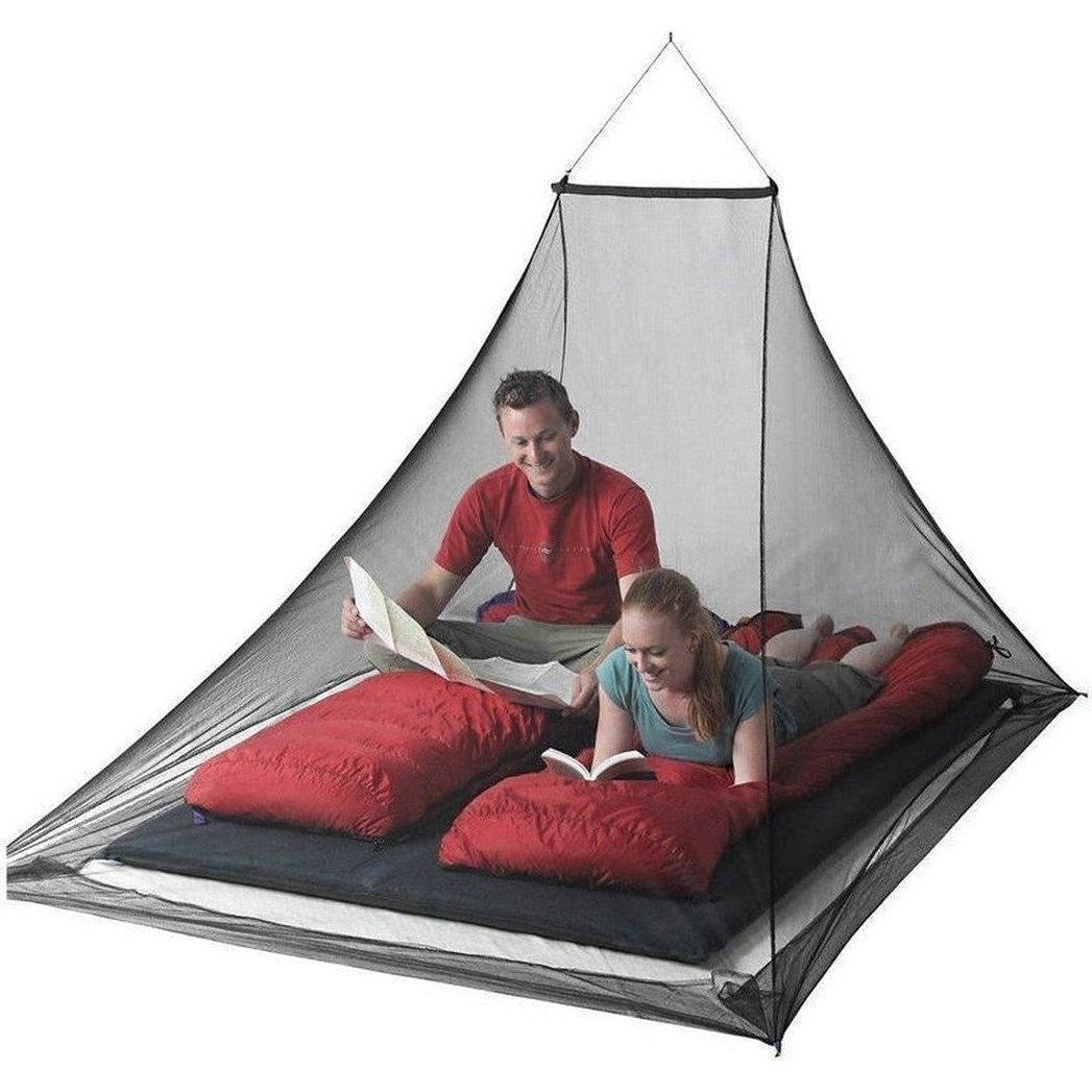 A man and woman read books under the Sea To Summit Pyramid Net, which is single-colored and has a charcoal/ graphite frame.