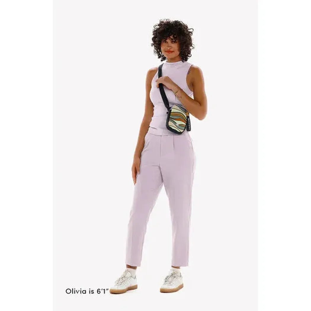 A model wearing the Sherpani Rogue Chromatic crossbody bag stands against a white background.