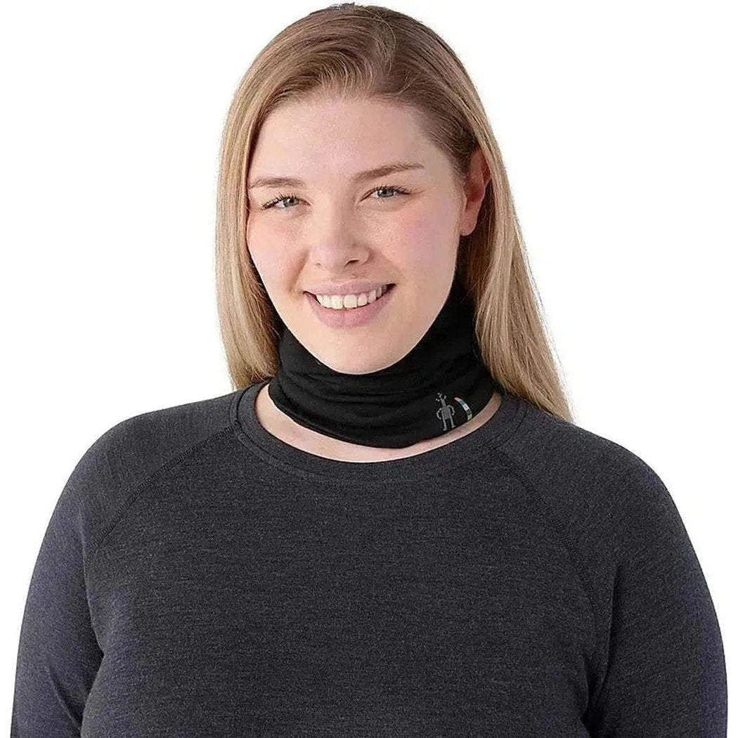 A front view of the Smartwool Thermal Reversible Neck Gaiter in Black/Black worn by a model against a white background.