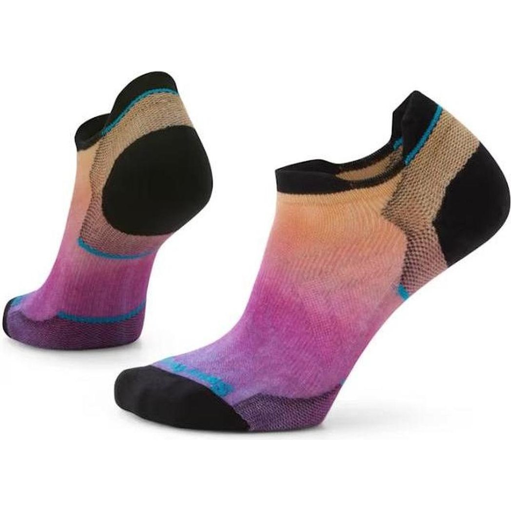Side view of the Smartwool Women's Run Zero Cushion Ombre Print Low Ankle Socks in Tandoori Orange showing the heel and toe cushioning against a white background.