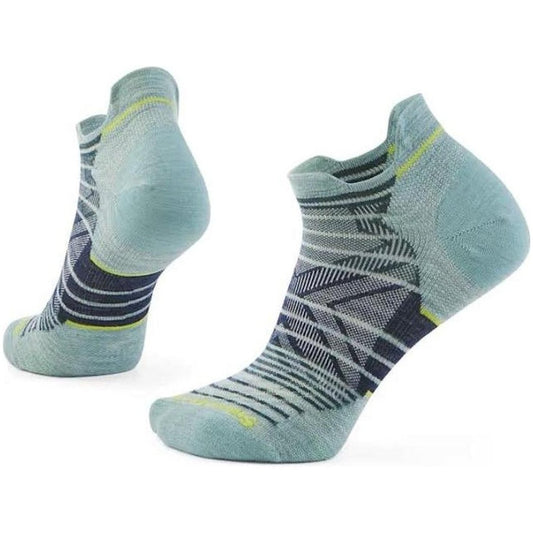 Two frosty green Smartwool Women's Run Zero Cushion Stripe Low Ankle Socks are shown from front and back against a white background.