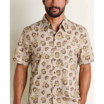 A front view of the Toad & Co Men's Fletch Short Sleeve Shirt in Salt Vertical Print on a model against a plain background.