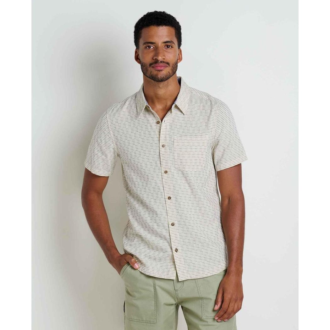 A front view of the Toad & Co Men's Harris Short Sleeve Shirt in Ink on a model against a plain white background.