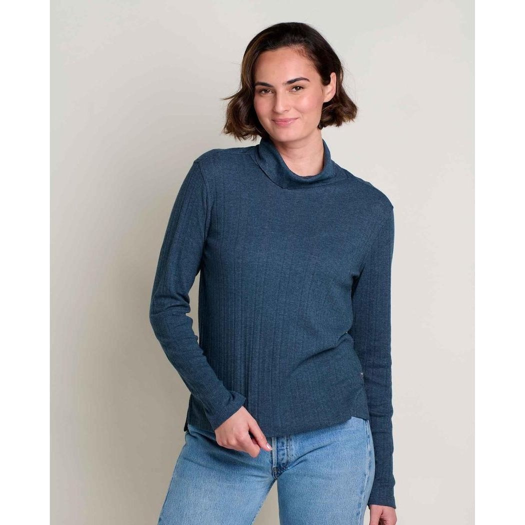 A woman wearing the Toad & Co Women's Foothill Pointelle Long Sleeve T-Neck in Midnight stands against a plain background.